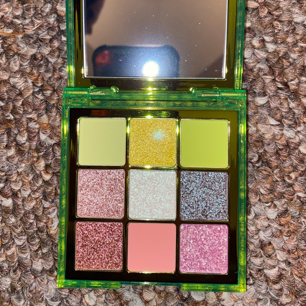Huda Beauty Neon Green